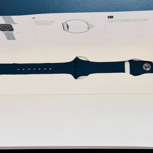 NEVER USED APPLE WATCH 2nd Generation 
in box - Picture 4 of 8